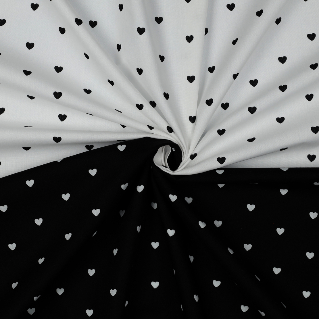 ארג כותנה שחור דפוס לבבות לבנים