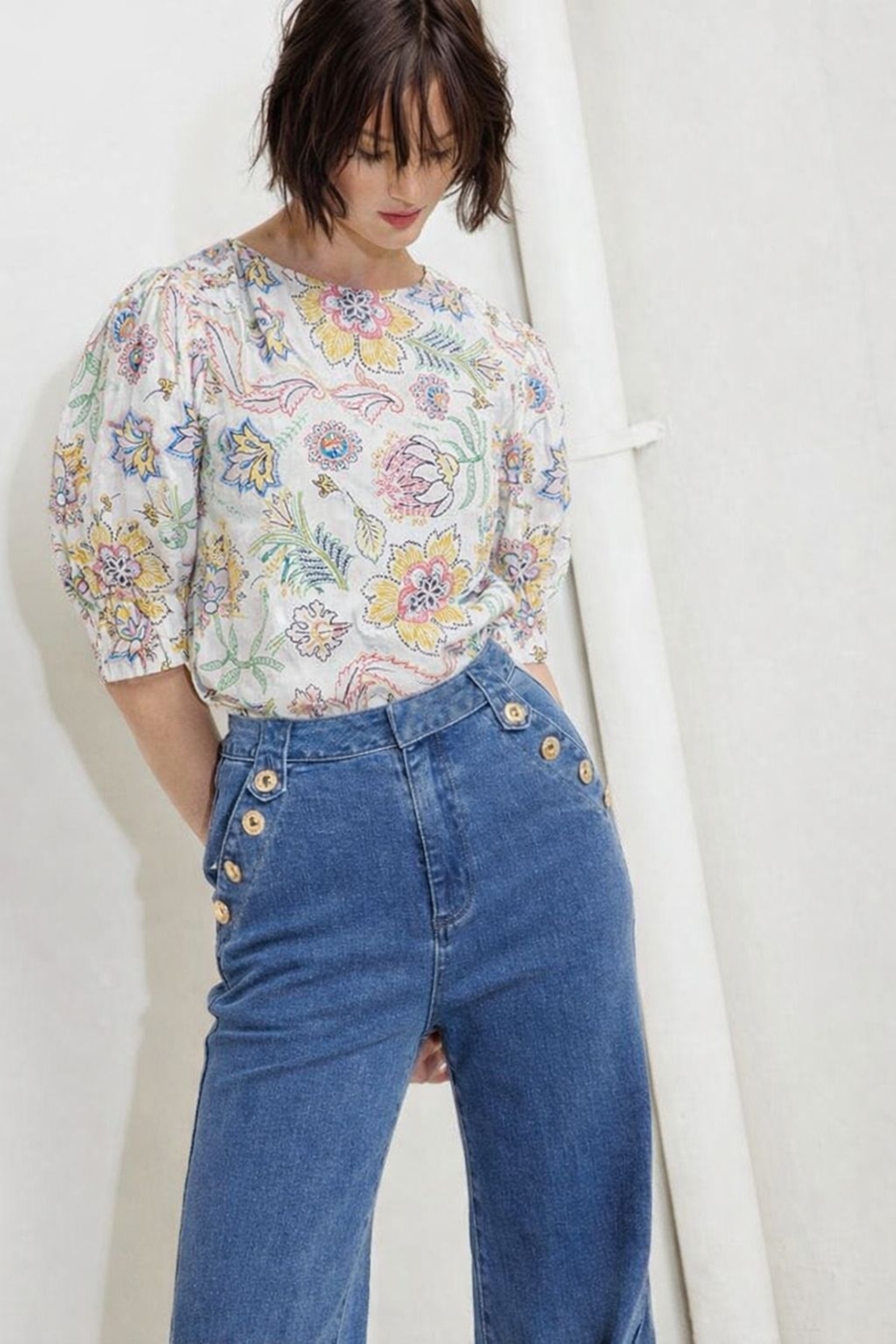 אריג כותנה דפוס בוהו על רקע לבן חם