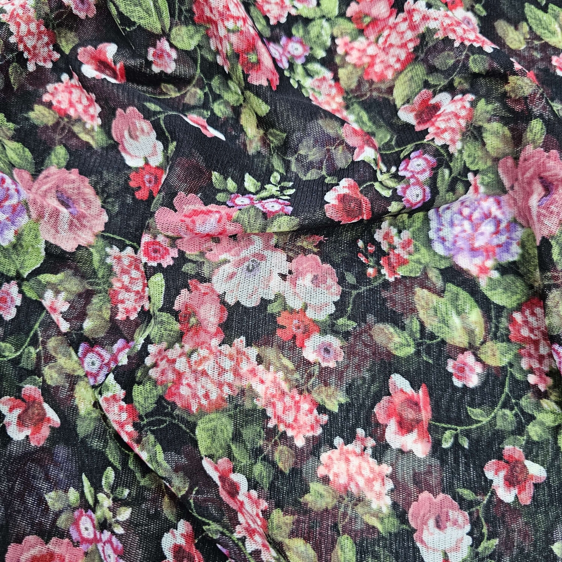 2 מטר רזיל פרחוני על רקע שחור