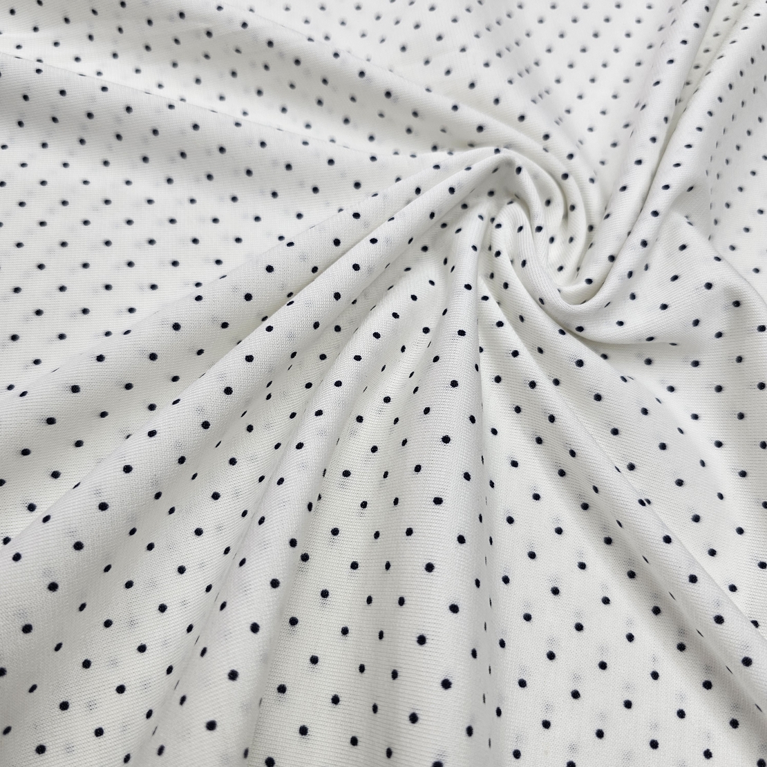 טריקו כותנה דפוס נקודות סיכה נייבי על רקע לבן