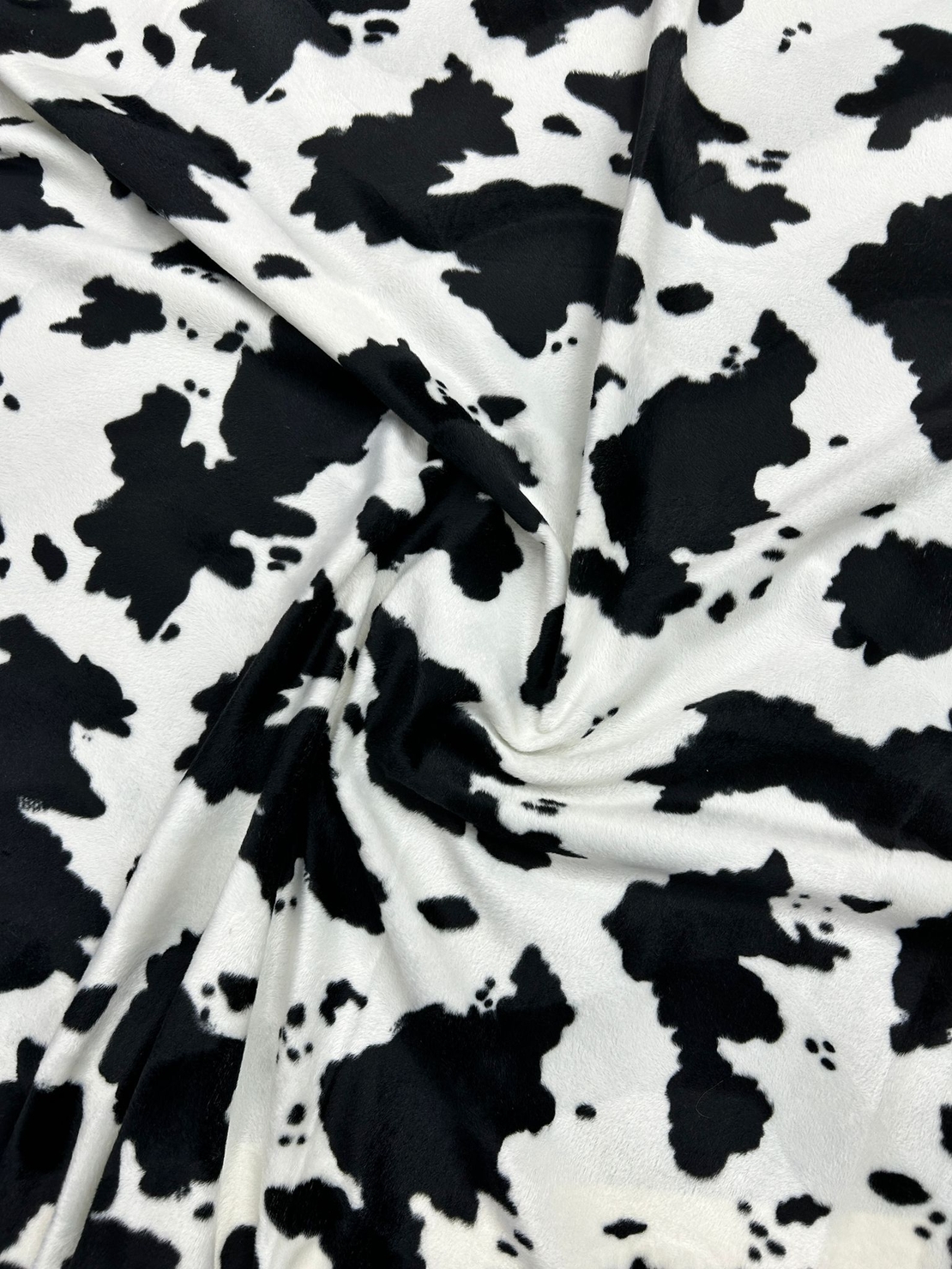 בד פרווה דפוס פרה גווני שחור לבן