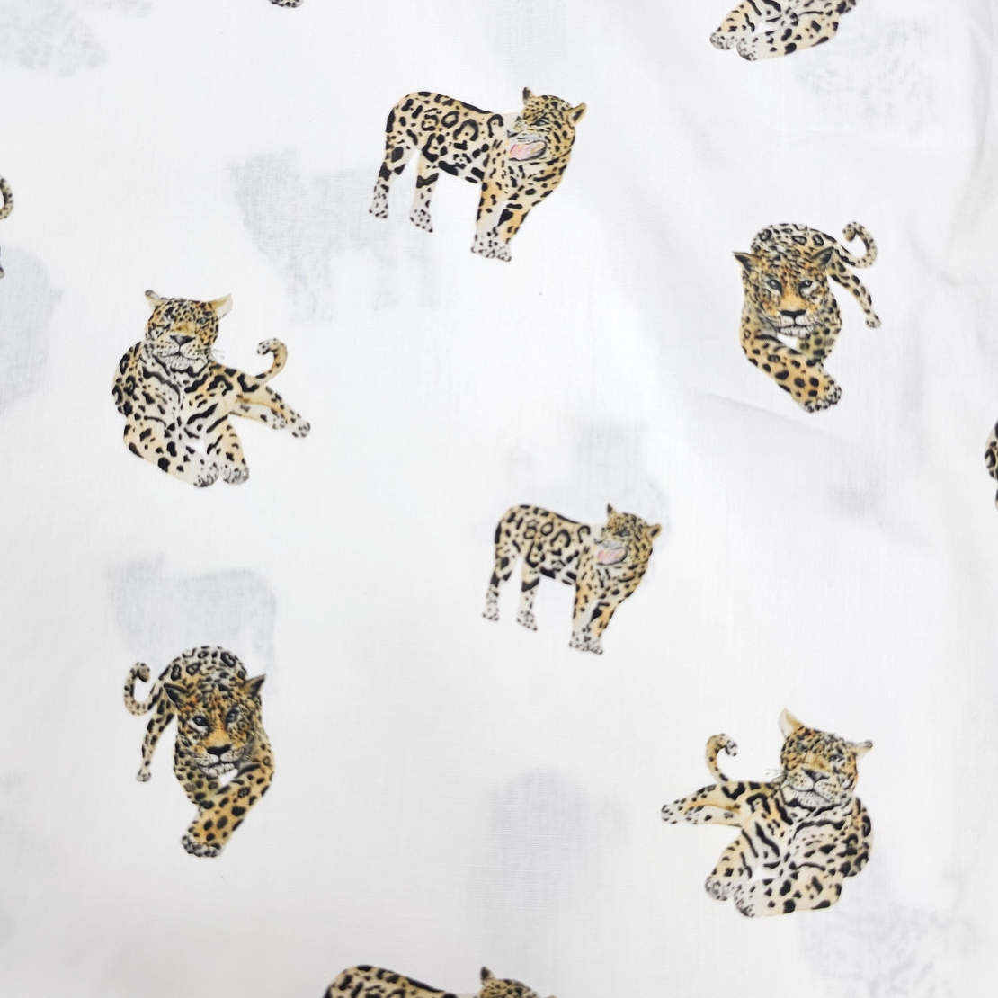 אריג כותנה דפוס נמרים על רקע לבן