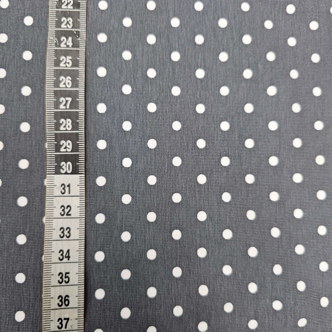 טריקו כותנה דפוס נקודות על רקע אפור בינוני