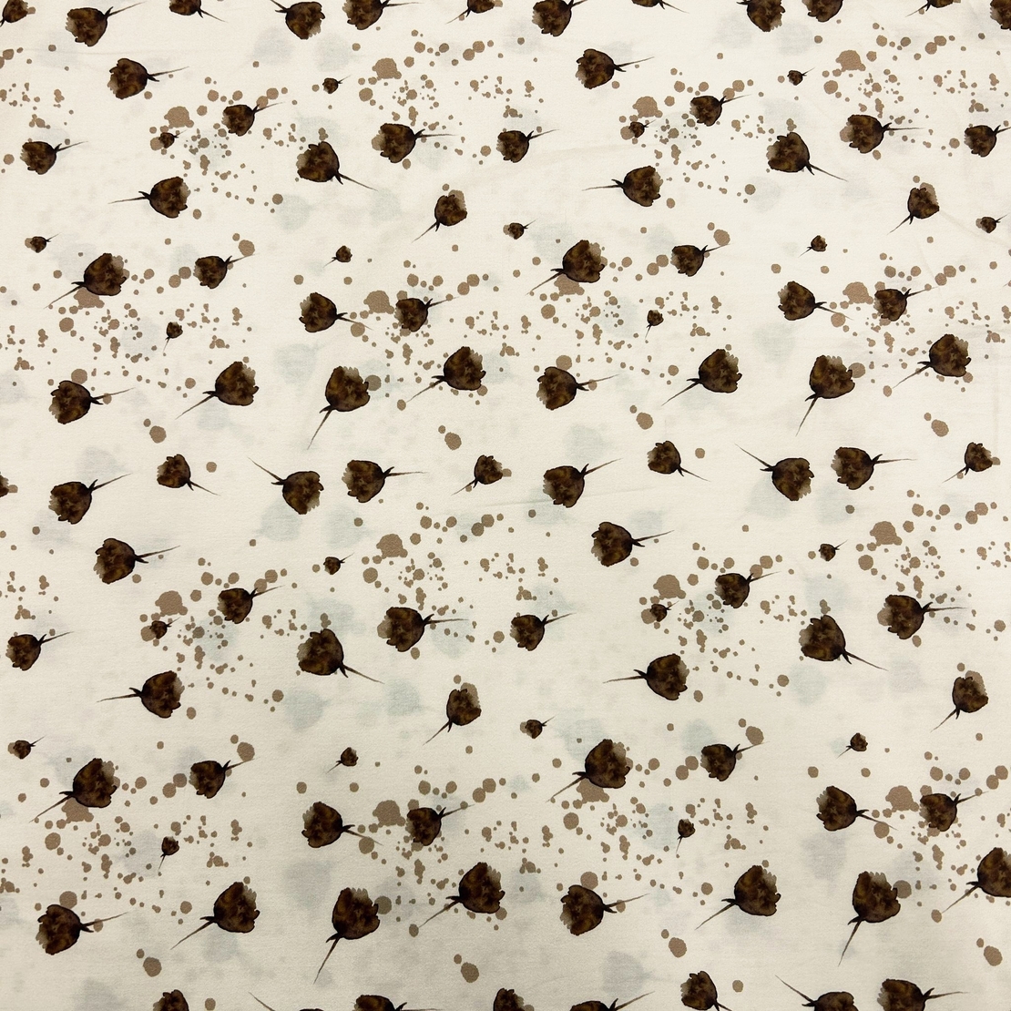 אריג כותנה דפוס טוליפים דיגיטלי על רקע אופוייט