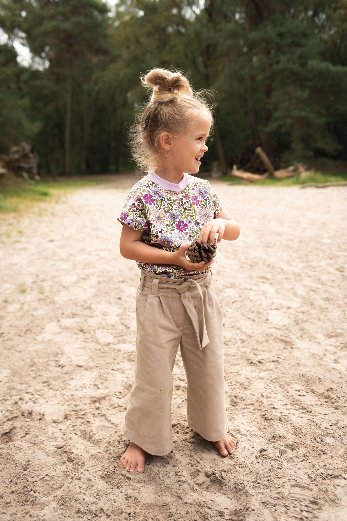 טריקו כותנה דפוס פרחים קסומים על רקע אופוייט