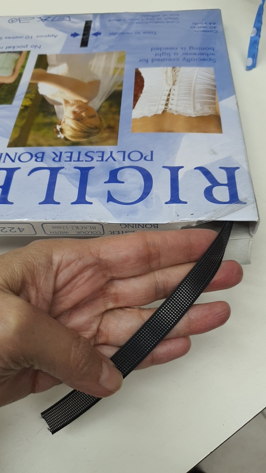 עצמות למחוך צבע שחור רוחב 8 ממ 
