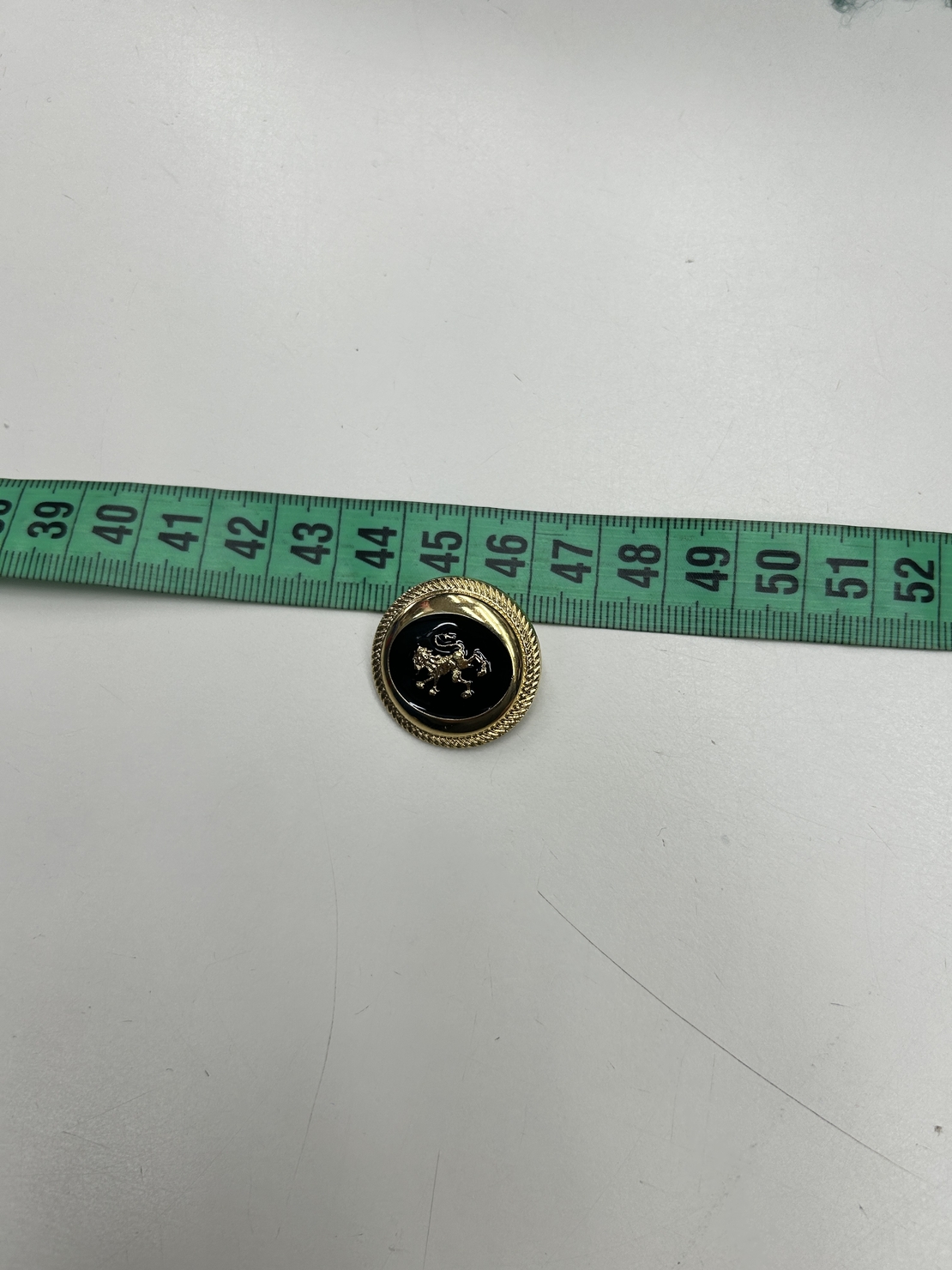 מארז של 8 יחידות כפתור זהב דגם 5