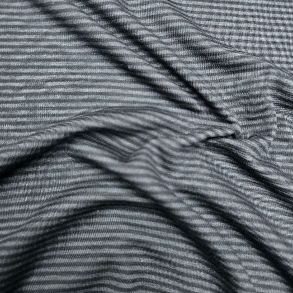 טריקו פולי ויסקוזה פסים דקים כחול שחור