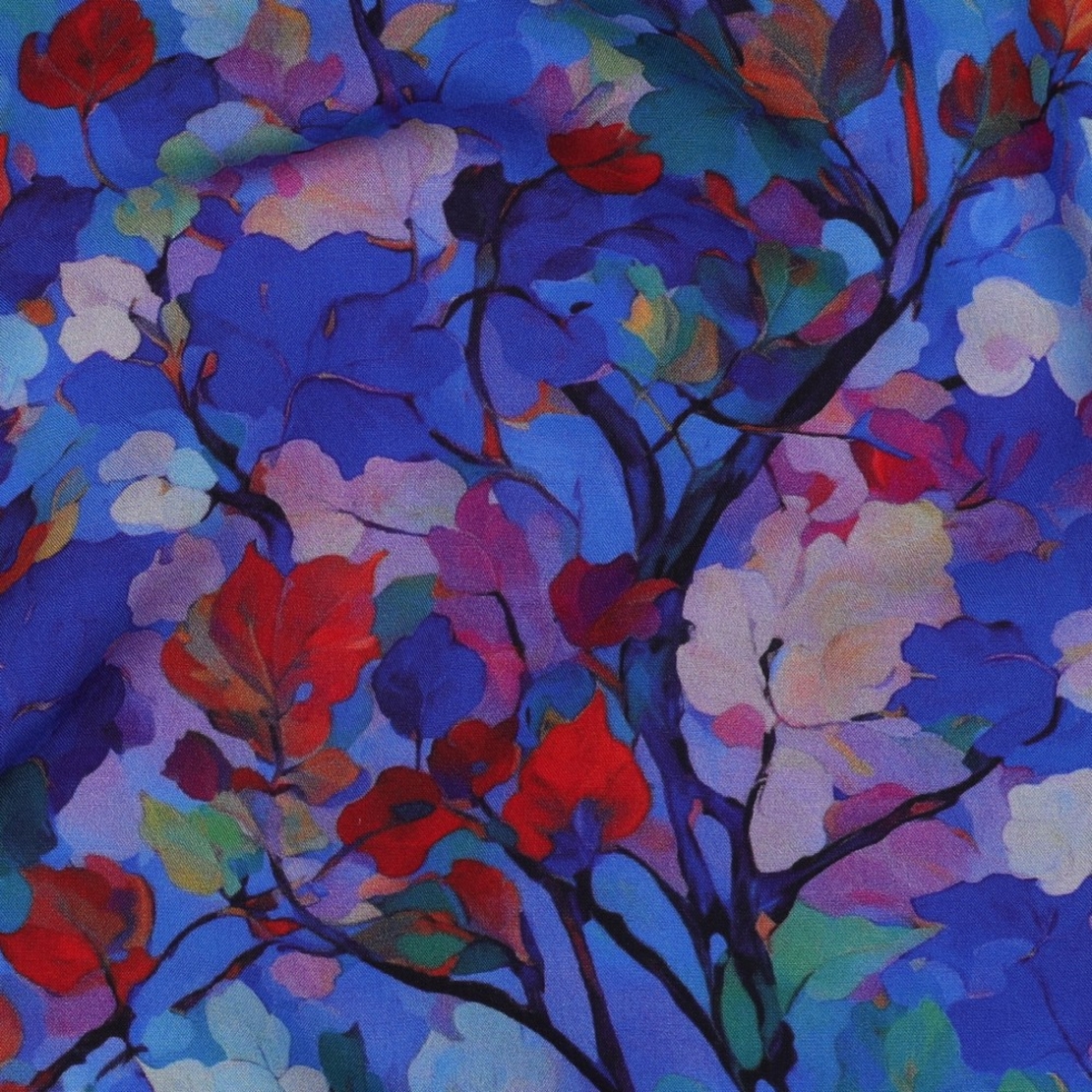 אריג ויסקוזה דפוס פרחים דיגיטלי על רקע קובלט