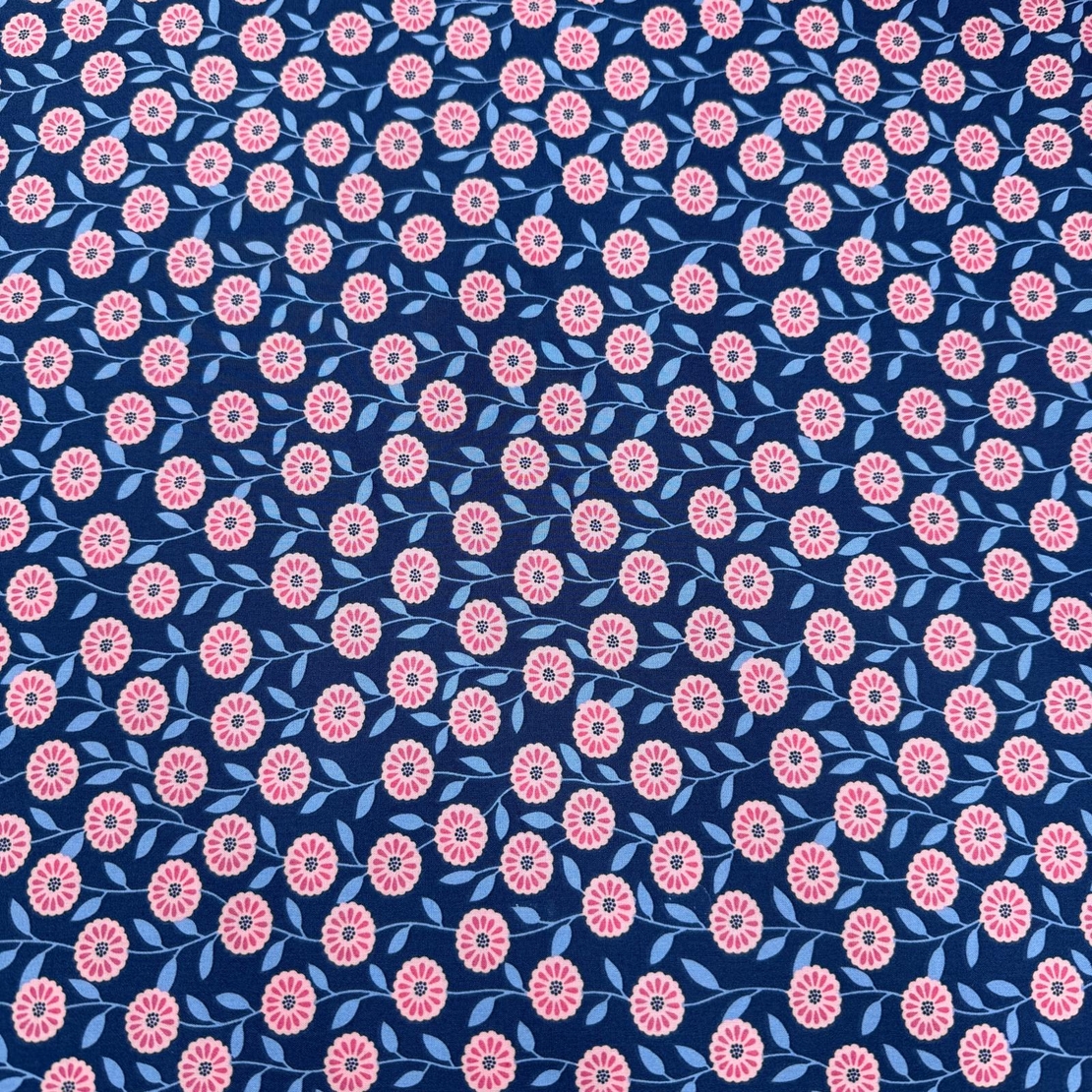 אריג כותנה דפוס פריחה כפרית בגווני כחול