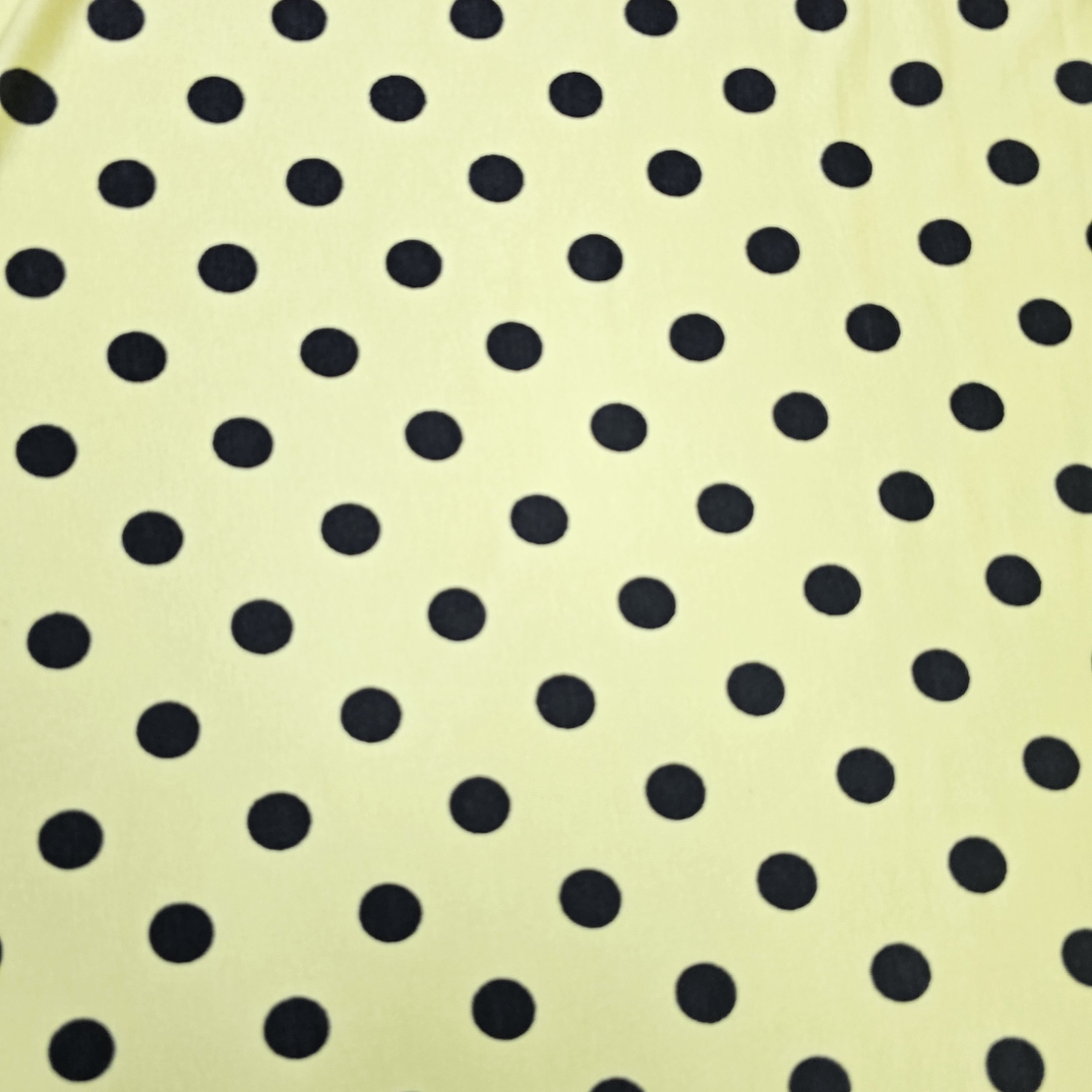 טריקו ויסקוזה דפוס נקודות שחורות על רקע צהוב בננה