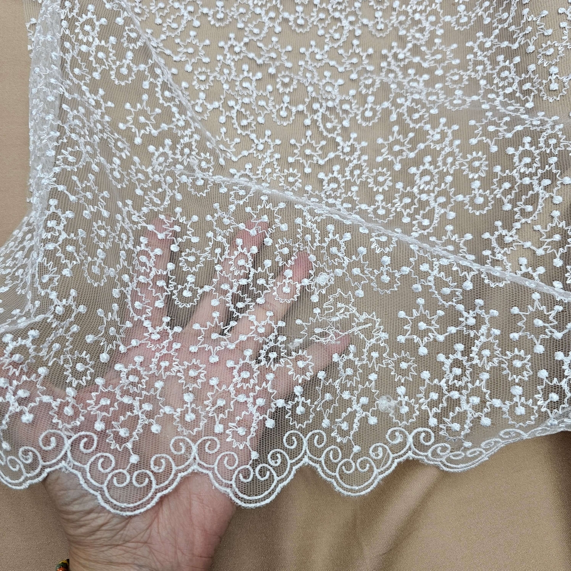 תחרה צבע שמנת דוגמה עדינה דגם נטלי