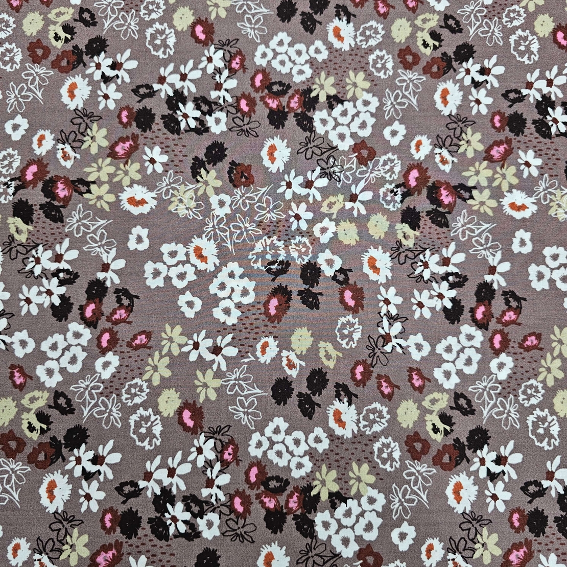 אריג כותנה פרחים בסגנון כפרי על רקע מוקה