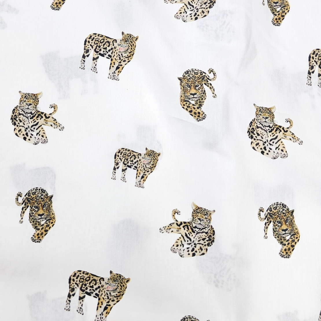 אריג כותנה דפוס נמרים על רקע לבן