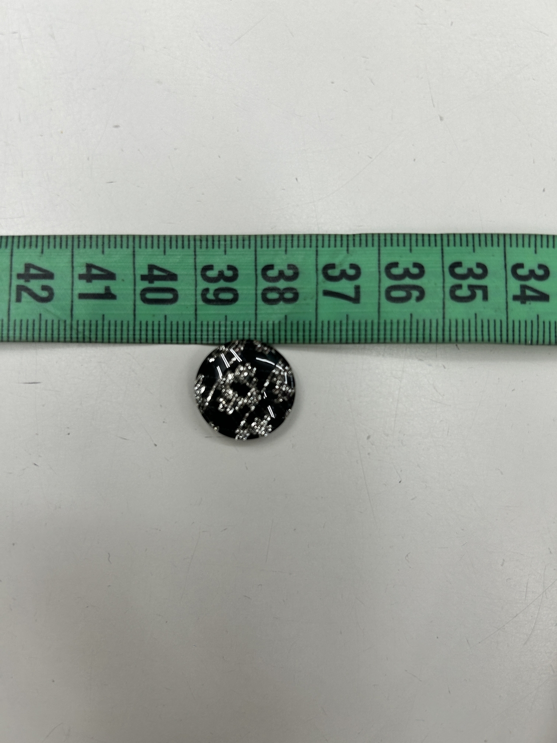 מארז של 8 יחידות כפתור שחור דגם 4 קטן