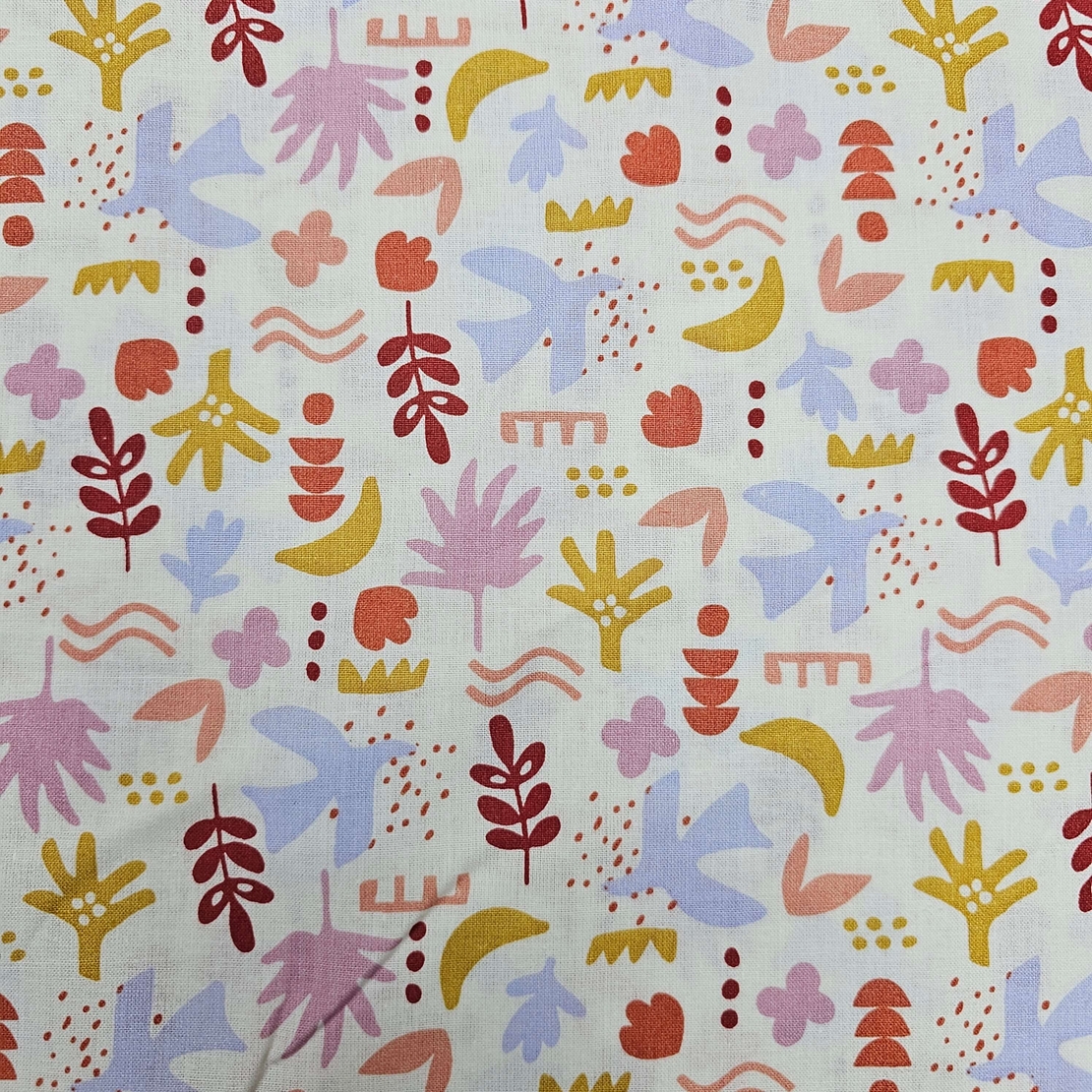 אריג כותנה דפוס ציפורים ועלים על רקע לבן חם