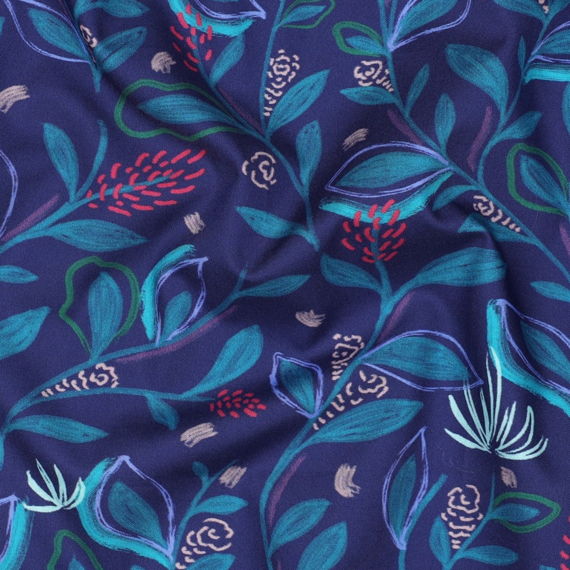 אריג כותנה דפוס עלים דיגיטלי על רקע קובלט