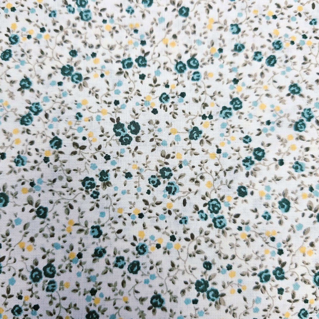 אריג כותנה פרחים קטנים בגווני ירוק דגם שרון