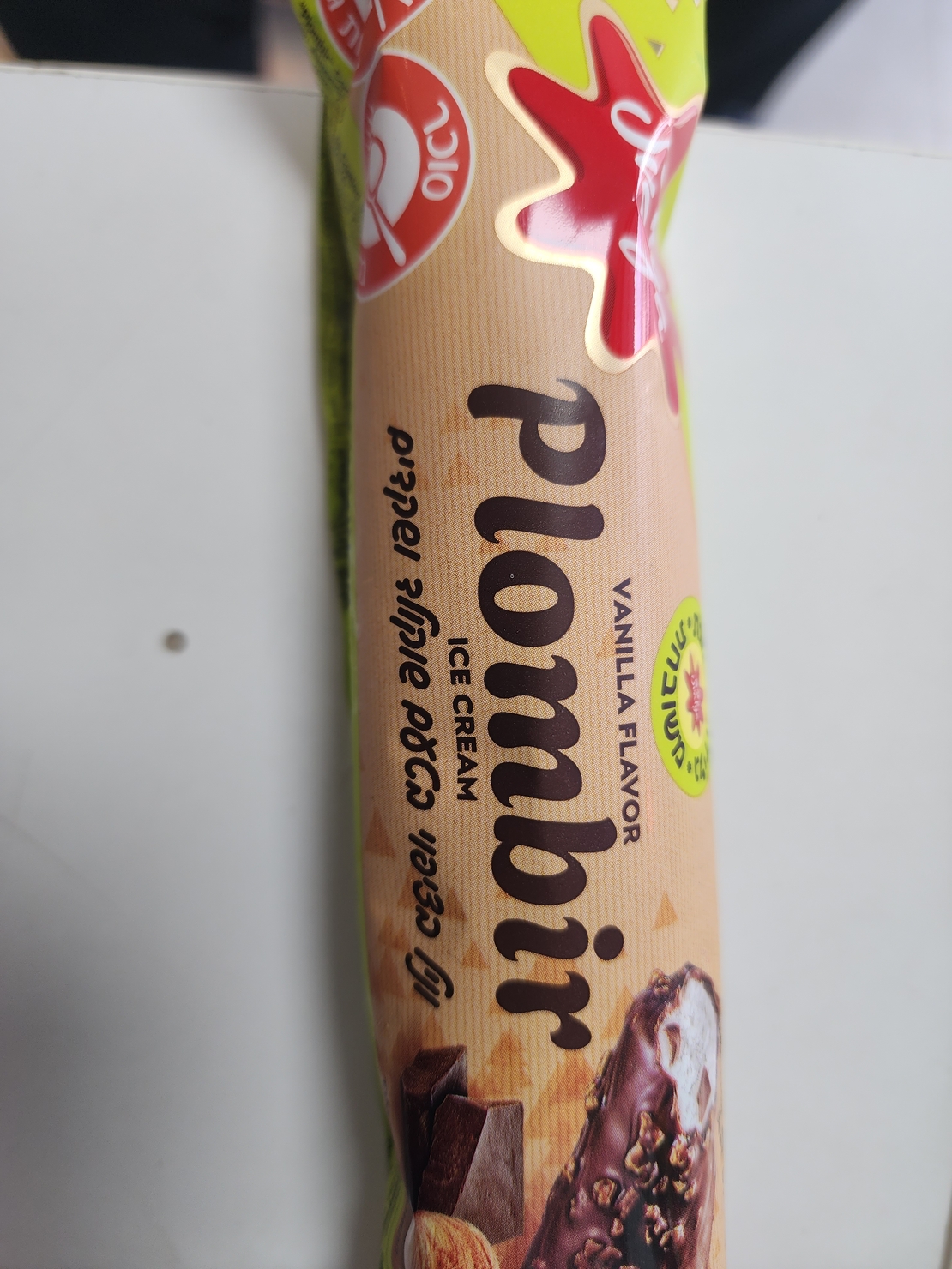 רוסי וניל בציפוי שוקלד ושקדים בדצ