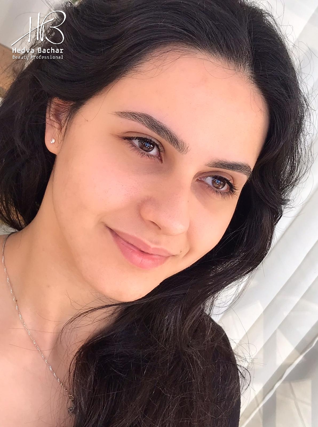 עיצוב גבות טבעיות 