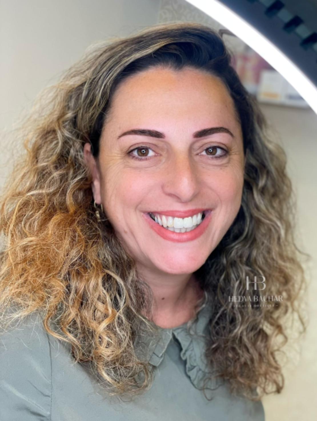הצללת פודרה בגבות