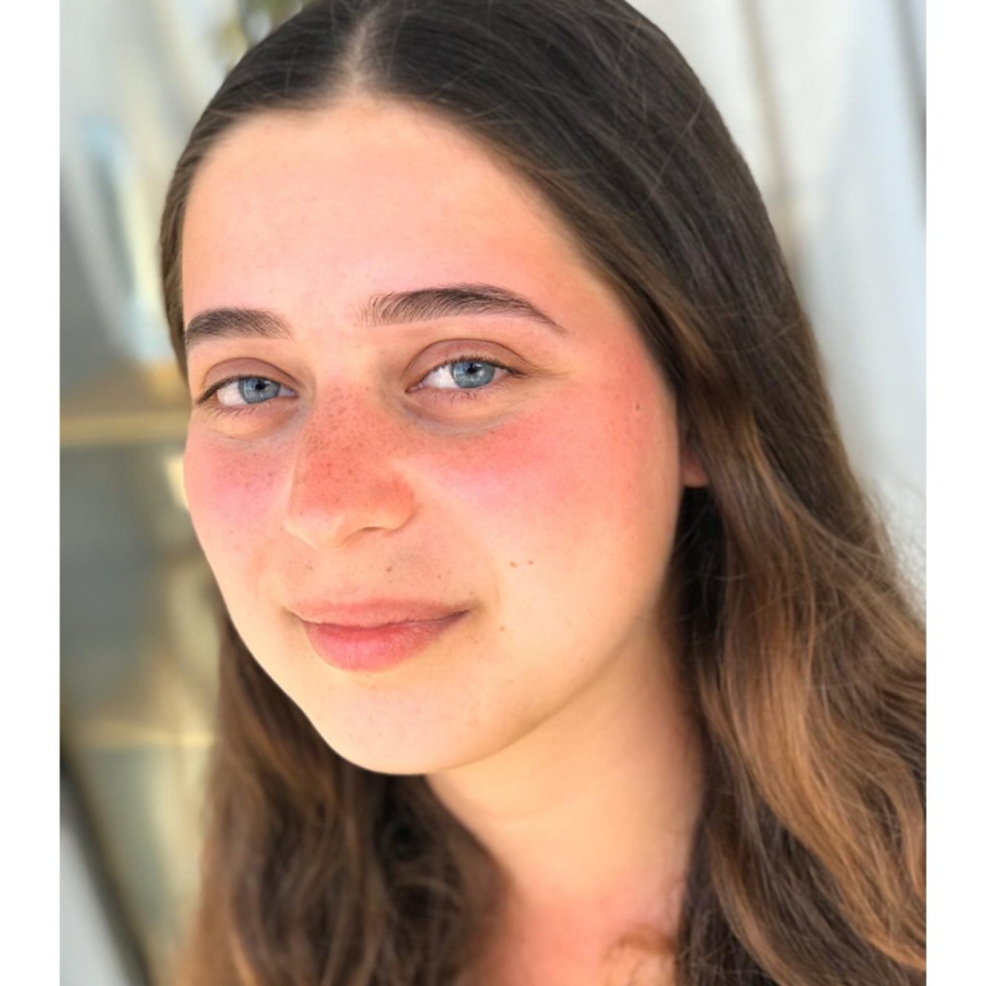 עיצוב גבות טבעיות 