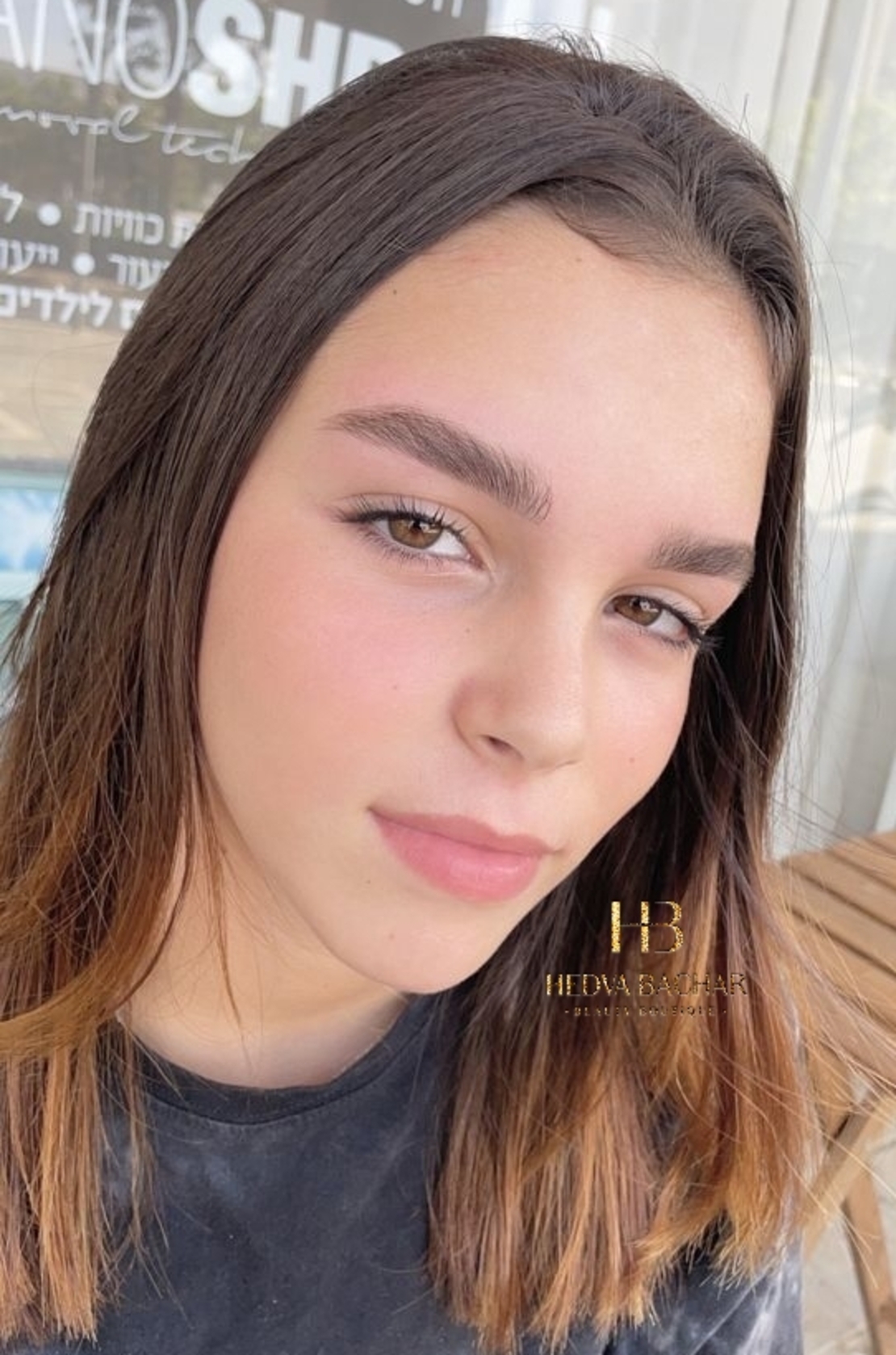 עיצוב גבות טבעיות
