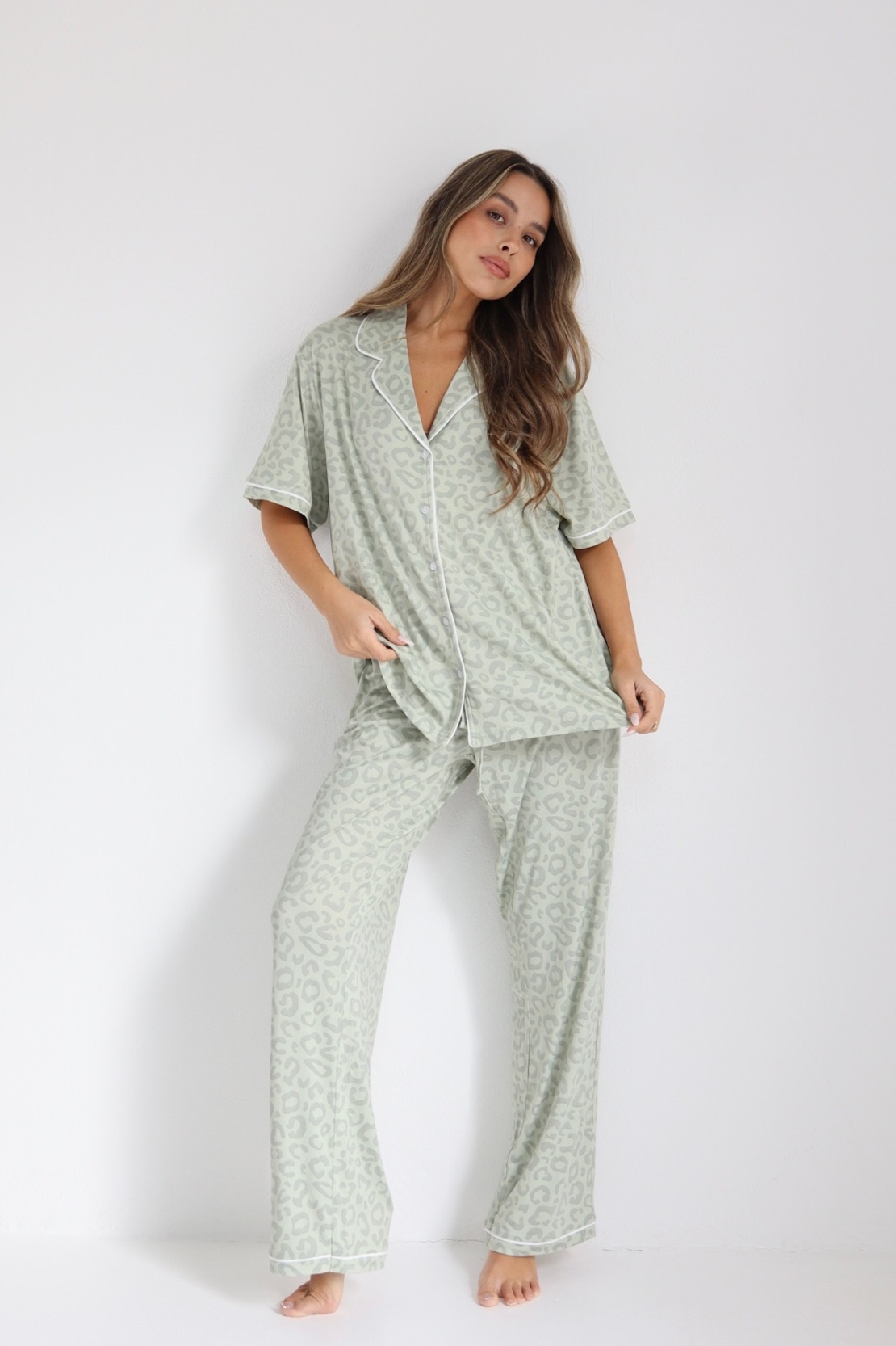 פיג'מה DELTA שרוול קצר מכנס ארוך מכופתרת S-XL נשים מנומר ירוק