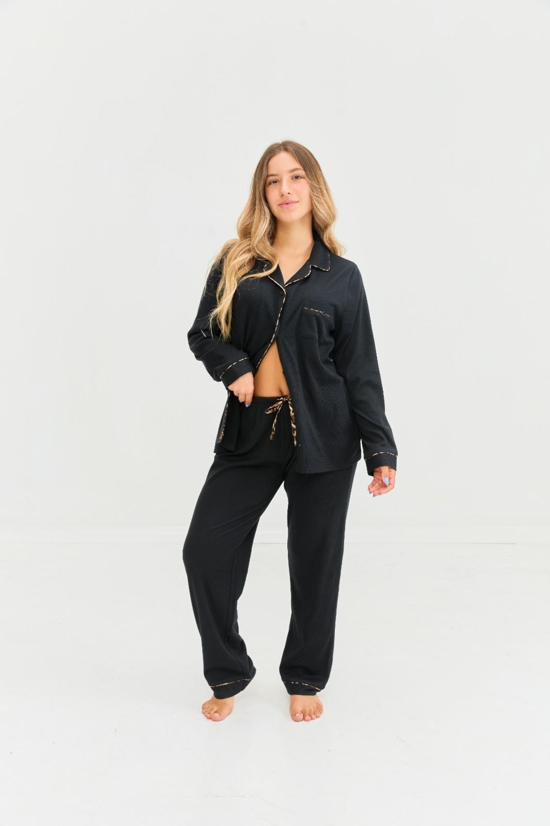 פיג'מה מעבר מכופתרת INTIMA נשים S-XXL שחור מנומר