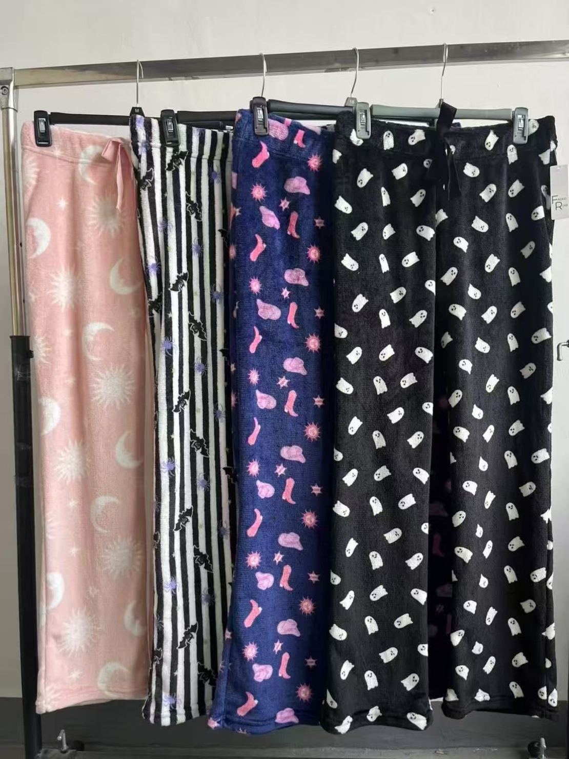 מכנס פלאפי S-XL נשים (ורוד/שחור/לבן/כחול)