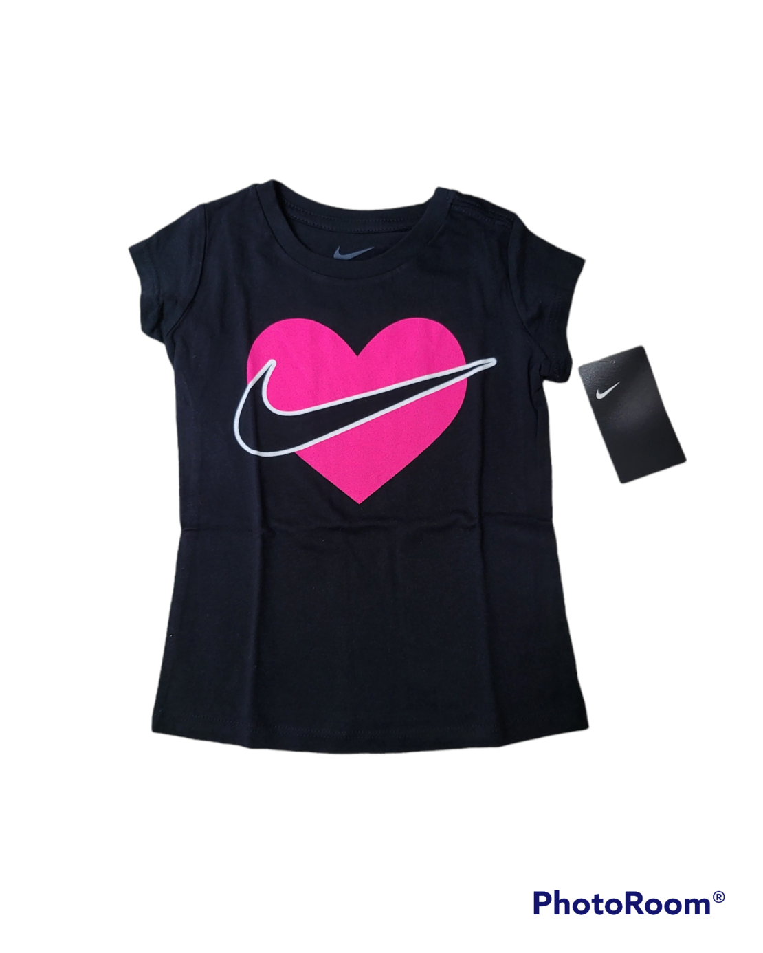 חולצת NIKE שחורה לב ורוד במרכז סימון וי