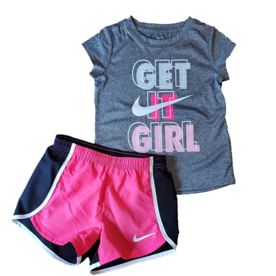 חליפת NIKE דרייפיט אפורה כיתוב מנצנץ GET IT GIRL ורוד פוקסיה