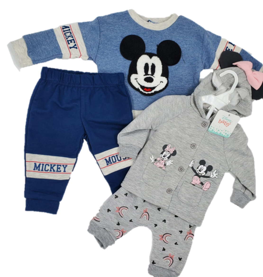 חליפת מכנס DISNEY מיקי תכלת הדפס ראש במרכז כיתוב בברכיים