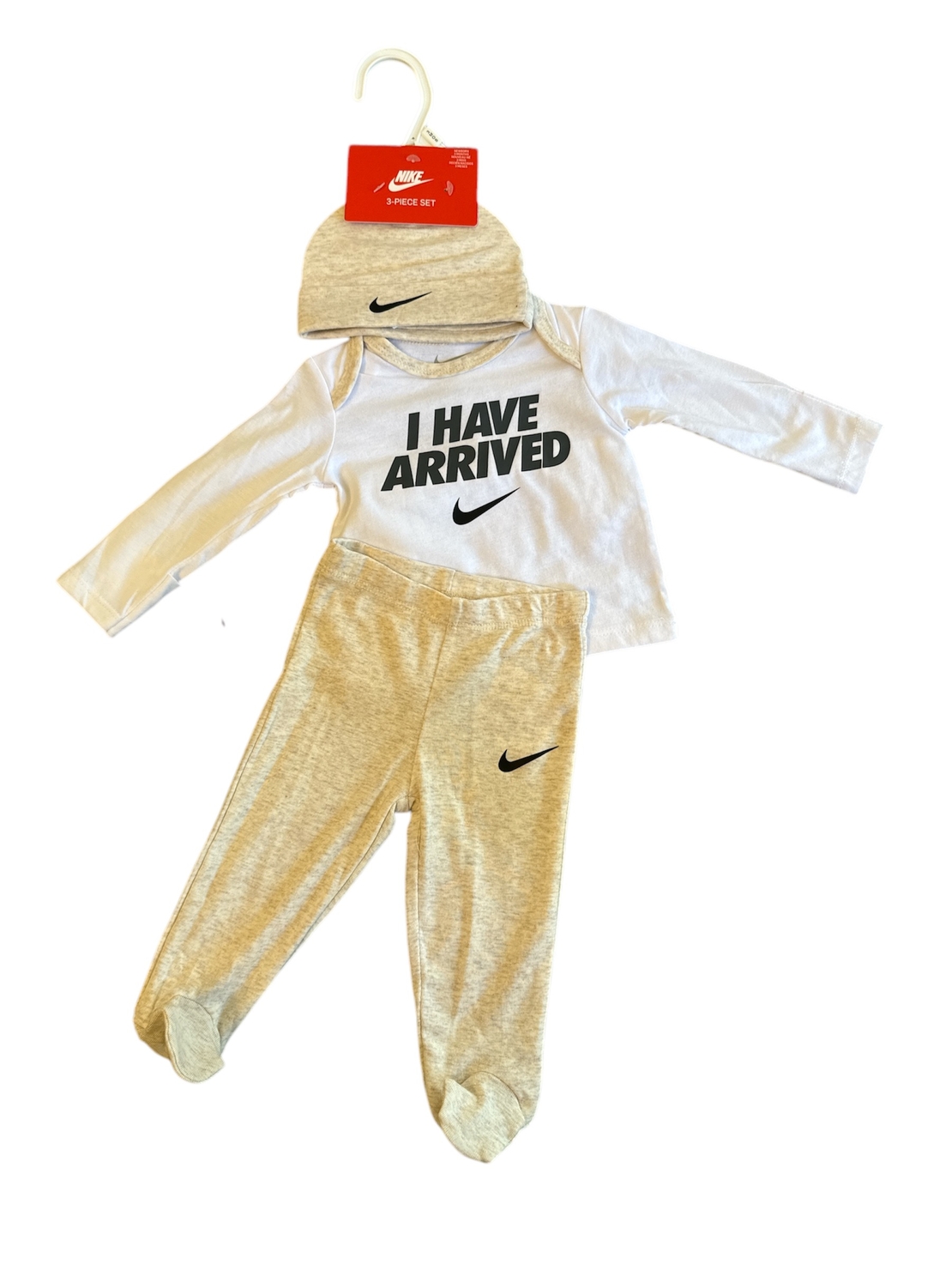 חליפת מכנס Nike בייבי 3 חלקים צבע לבן שמנת NB
