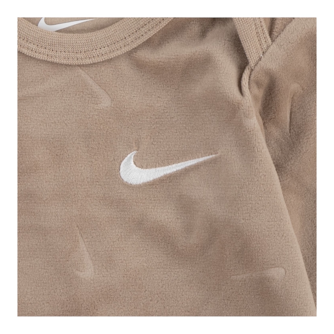 חליפת מכנס NIKE קטיפה חום בהיר בגד גוף ומכנסיים