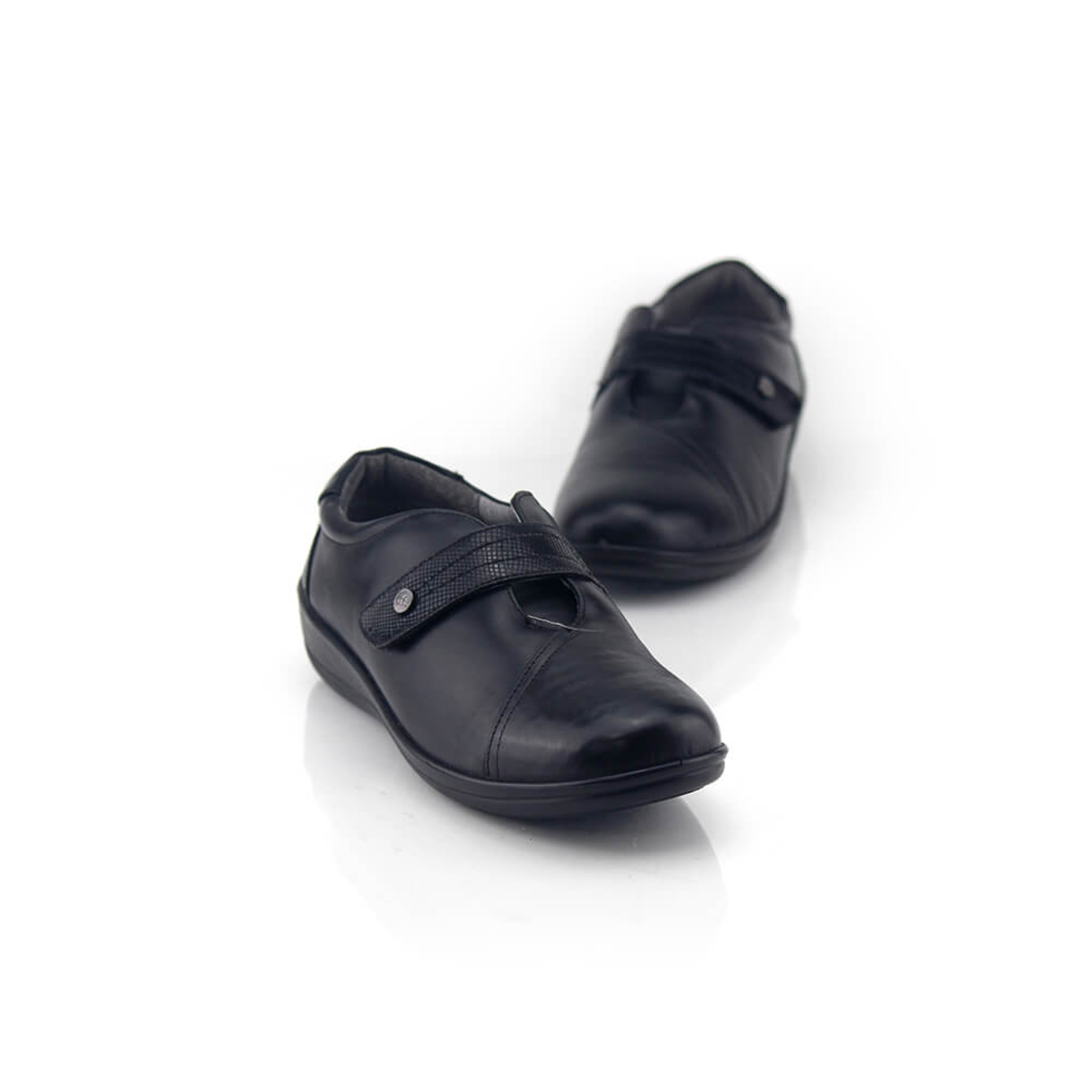 Dr. F. Flex נעל סקוץ רחבה עם רפידה נשלפת.