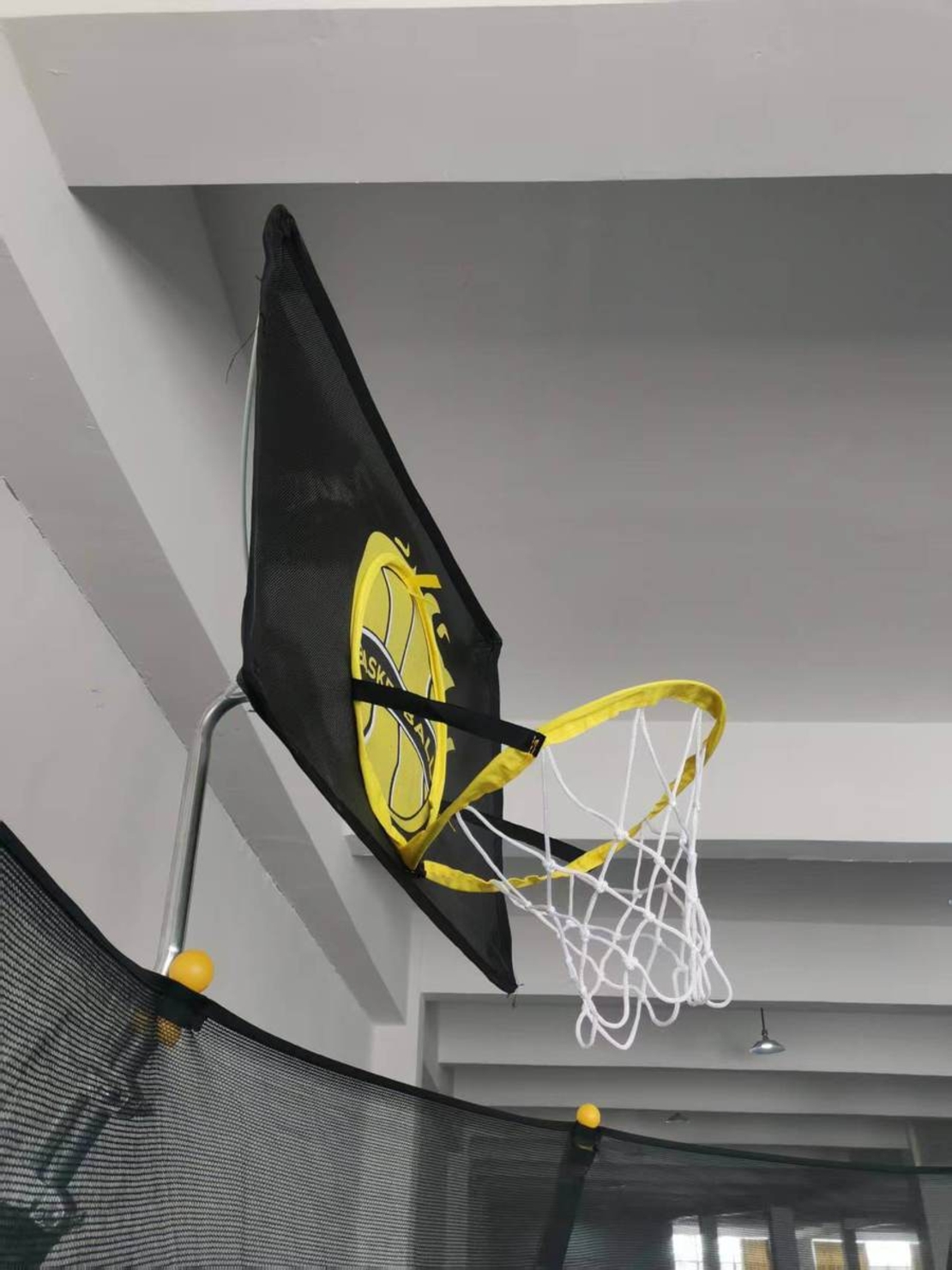 טרמפולינה 4.2 מ׳ (14 פיט) AMIGO – טרמפולינה מקצועית ובטיחותית לחצר