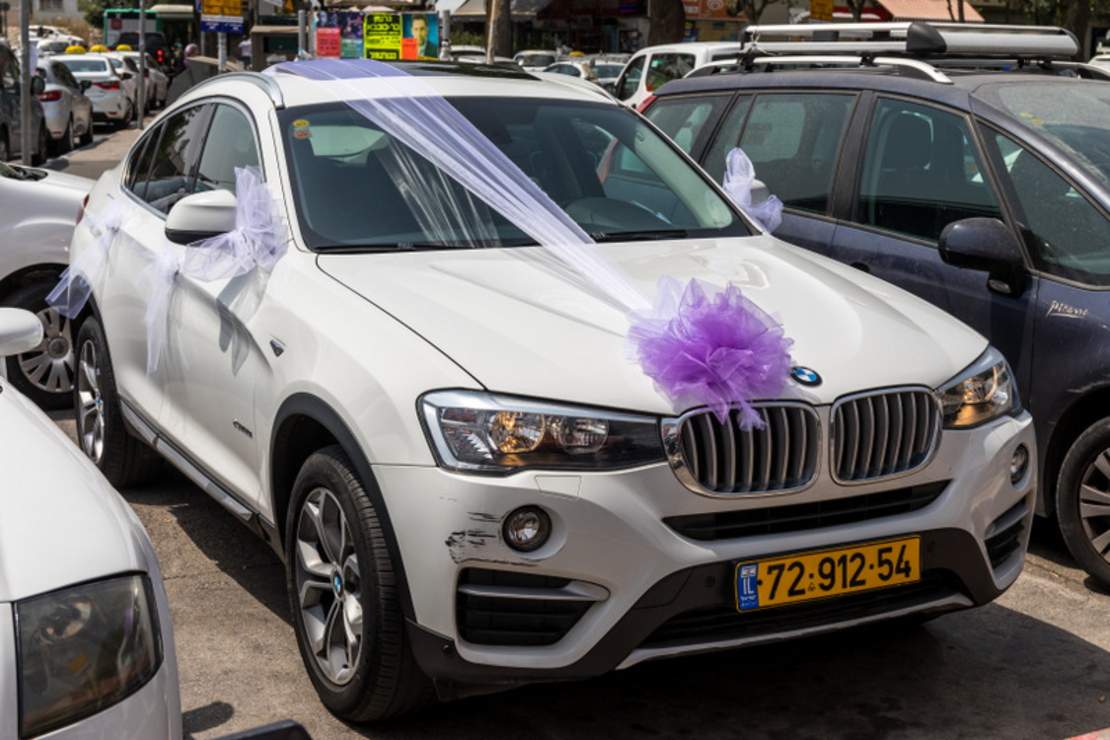 קישוט רכב בסגול