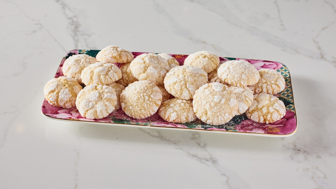 A box of snowy lemon cookies | Parve - Badatz