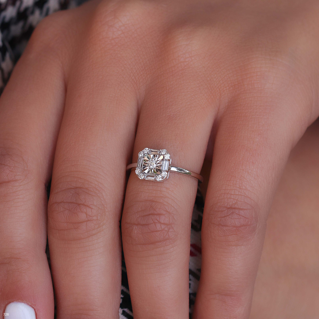 טבעת יהלומים מרובעת אניס