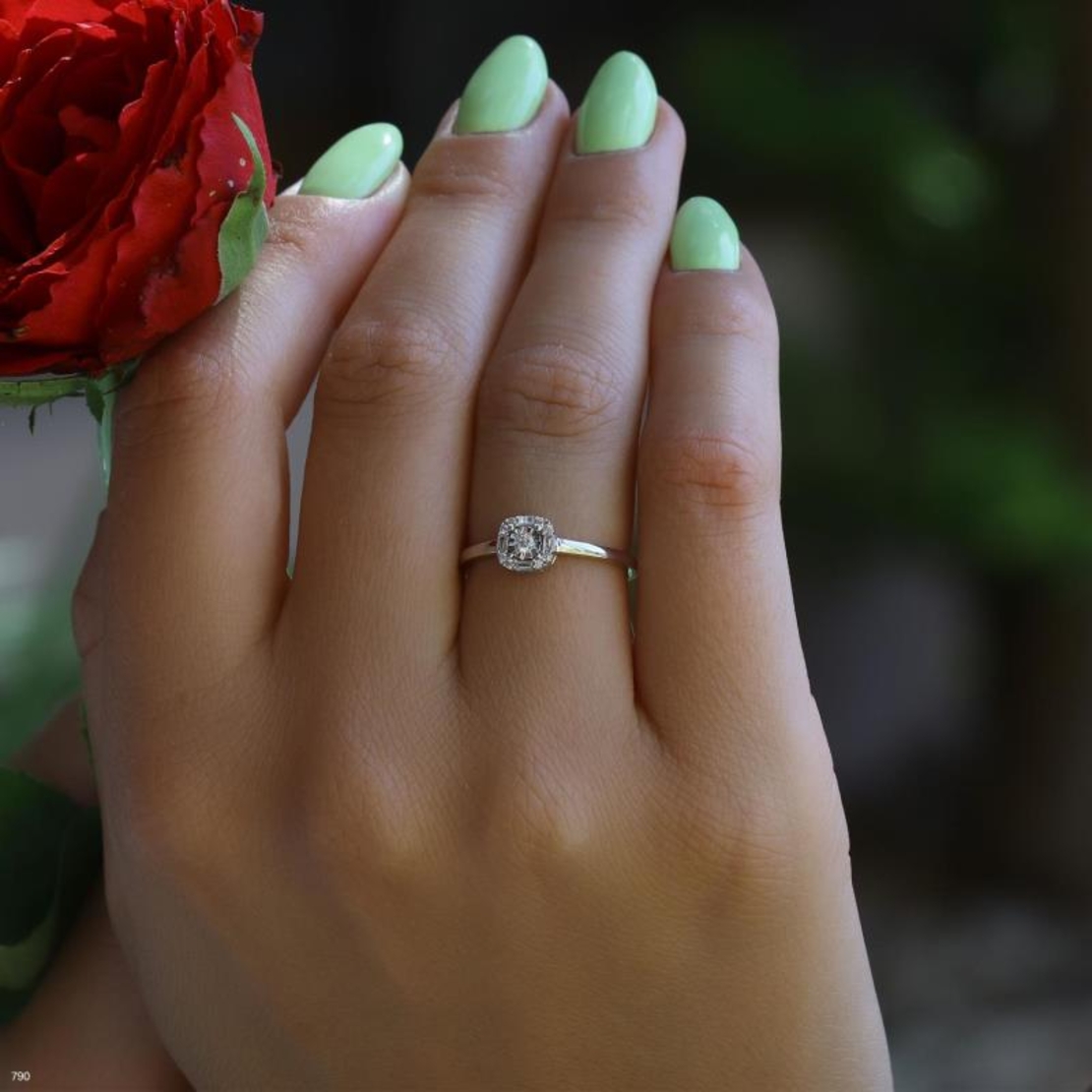 טבעת יהלומים מרובעת לונה