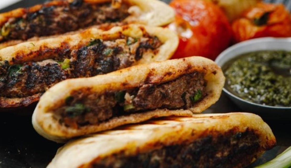 2 מיני פיתה עראיס עם בקר טחון