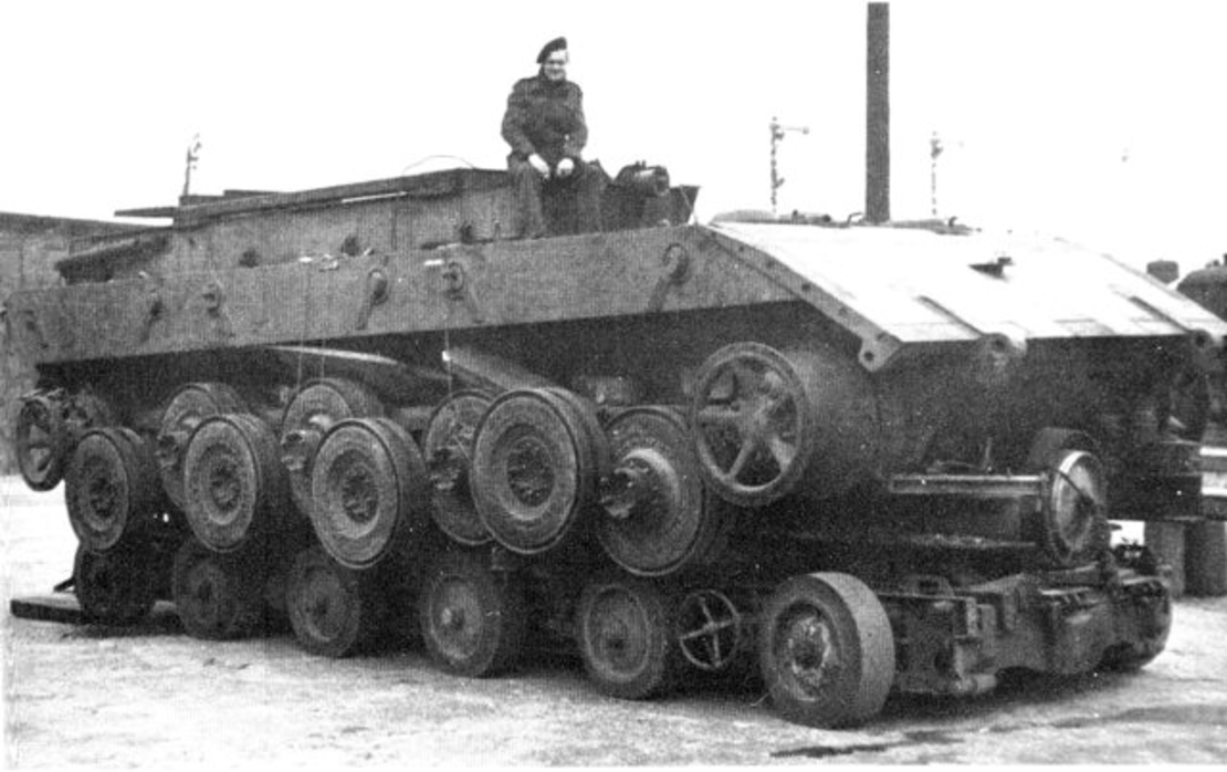 גוף טנק ה E100 שנפתח ע