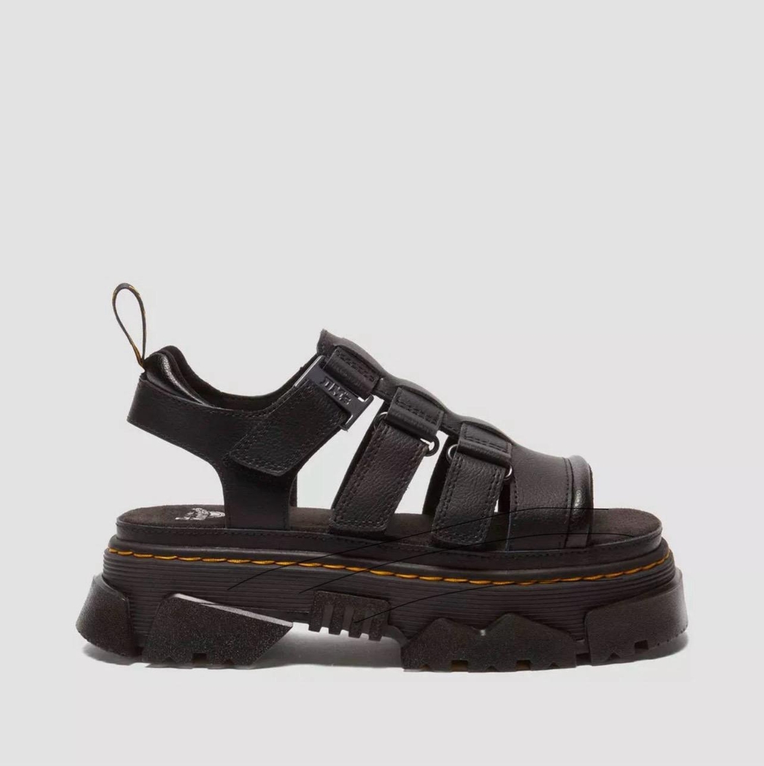 Dr. Martens Mattison 3s