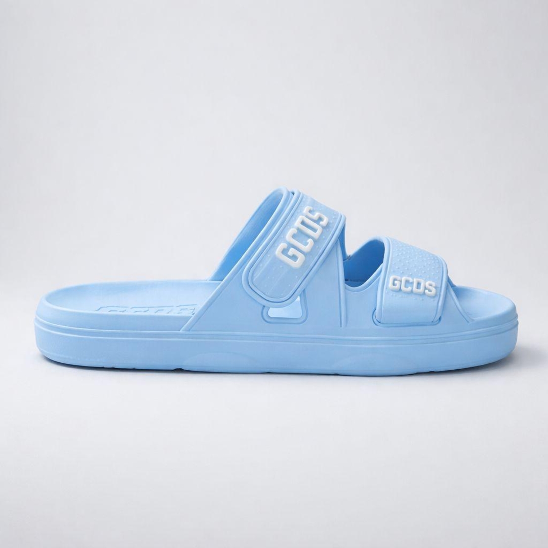 GCDS כפכף נמוך - תכלת