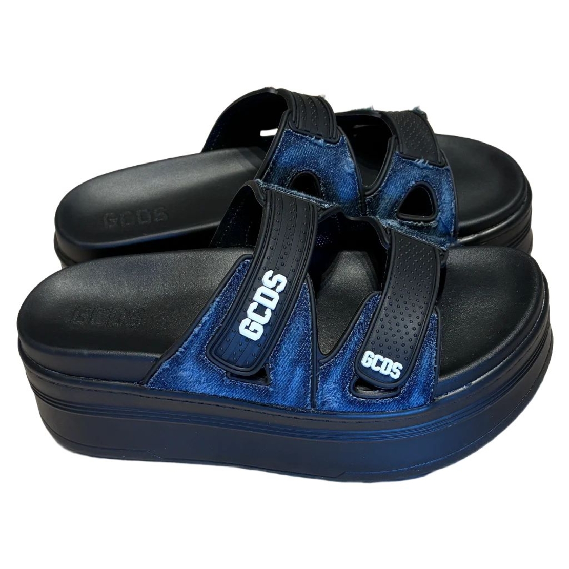 GCDS שחור עם שילוב גינס