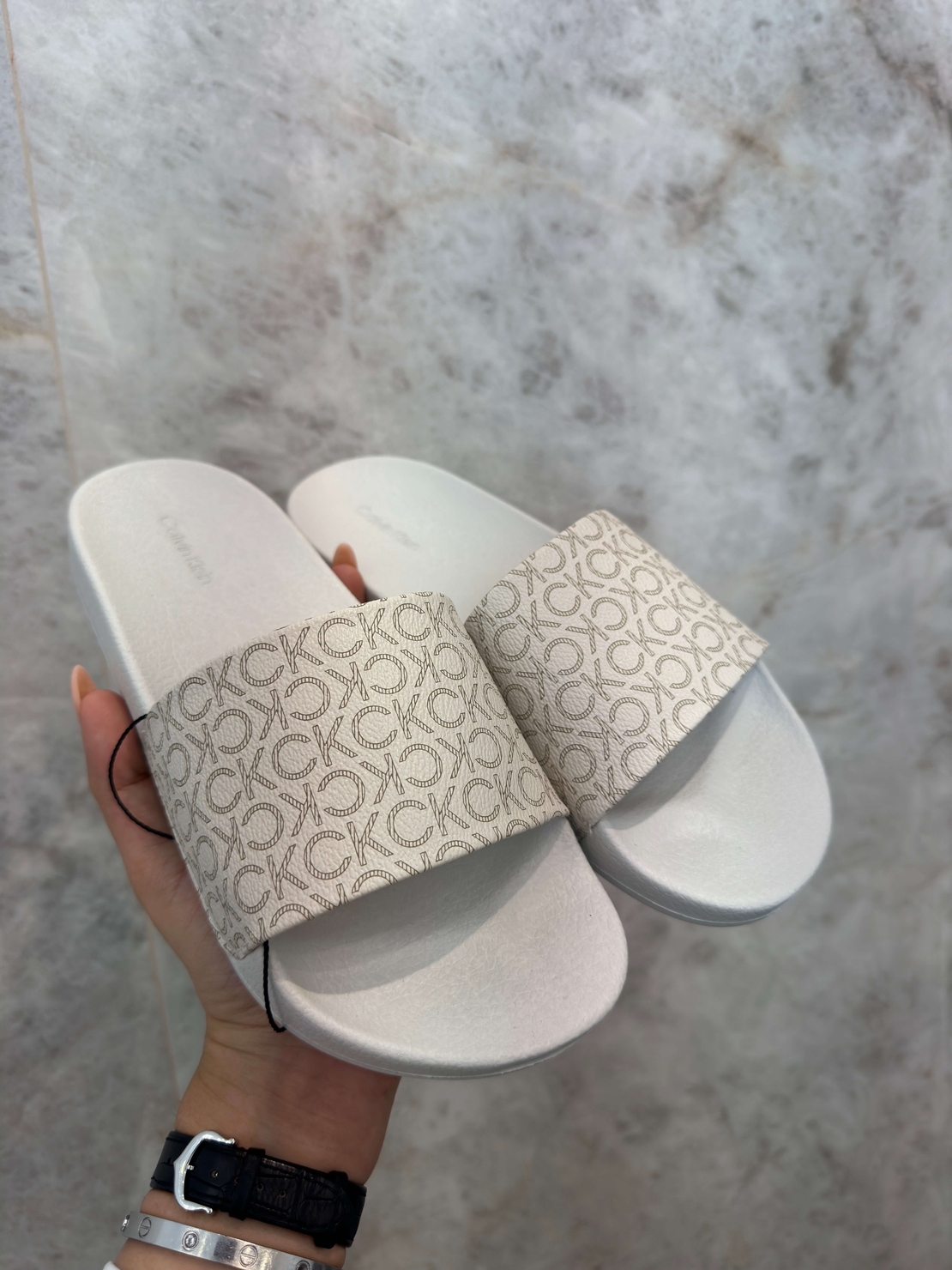 כפכף סלייד לוגואים C.K- לבן