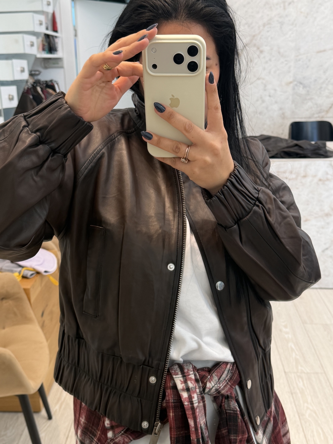 מעיל עור משומן כיווצים