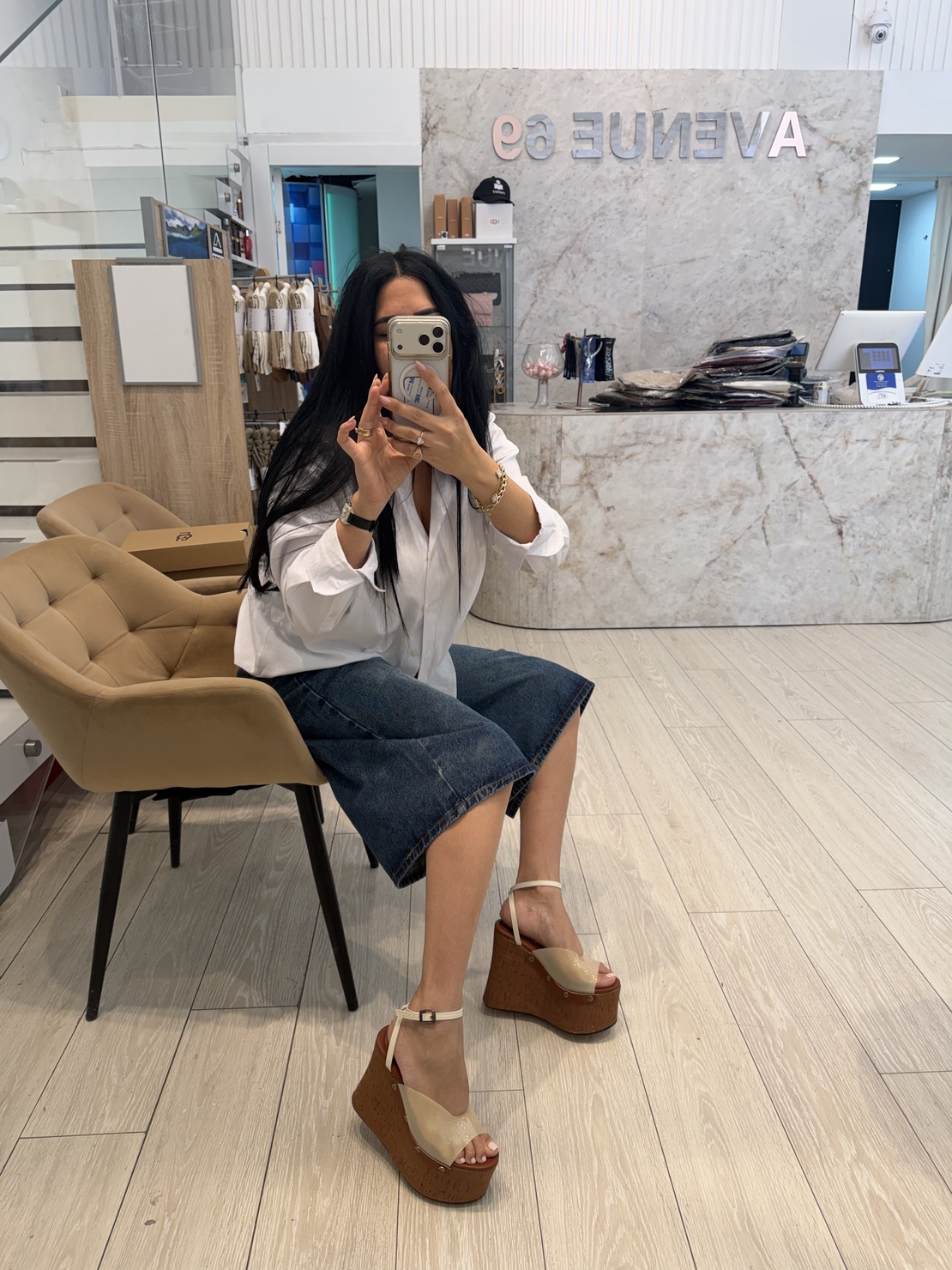 סנדל פלטפורמה שקוף שמנת
