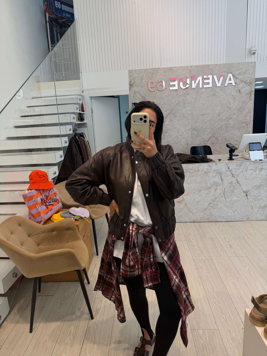 מעיל עור משומן כיווצים